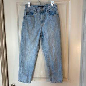 Uniqlo High Waisted Mom Jeans, size Medium